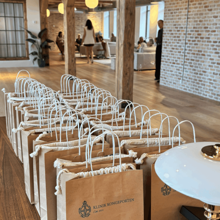 Eksklusiv kundeaften event hos Klinik Kongeporten i København – hør om de nyeste behandlinger inden for bryst- og kropskirurgi.